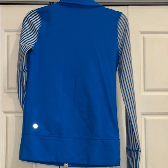 Lululemon Athletica Blue and White Utility Jacket - Picture 9 of 10